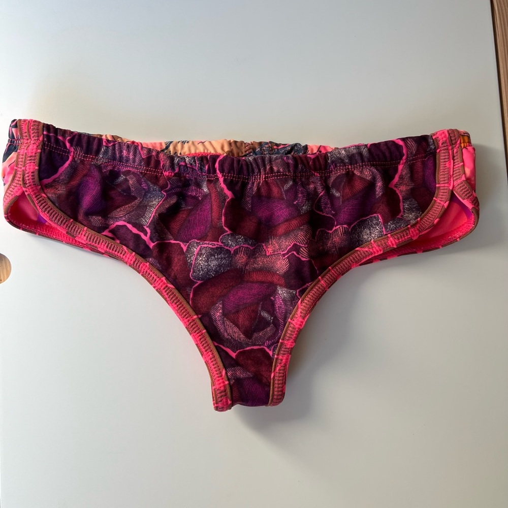 NWOT Maaji Ruched Cheeky Pink Floral Bikini Bottoms - Picture 6 of 7